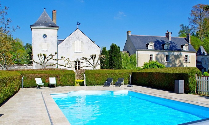 La Menitre Bed & Breakfast | Elegant guest rooms near the Loire
