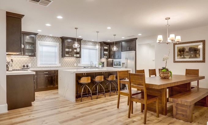 Orange House | Elegant Home w/Lrg Jacuzzi & 3 King EnSuites