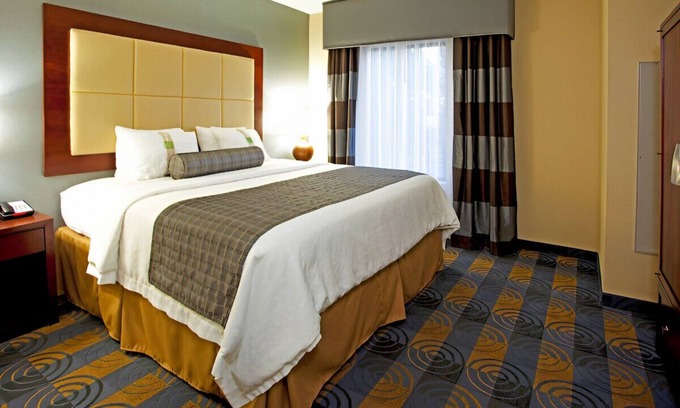 Stockbridge House | Elegant King Room w/ Comfort & Style