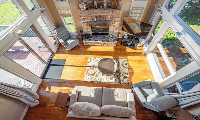 Waterfront Greens House | Elegant Lakefront Stay w/Hot Tub & Views
