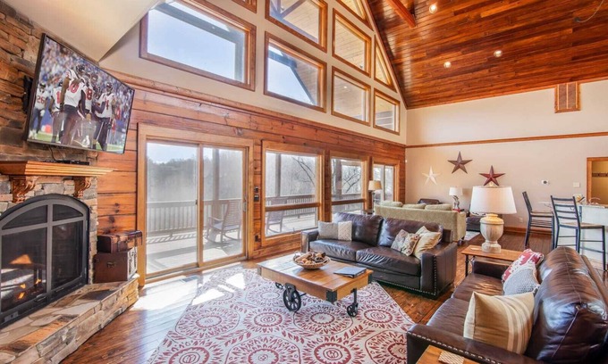 Boone Cabin | Elegant Log Cabin with Views