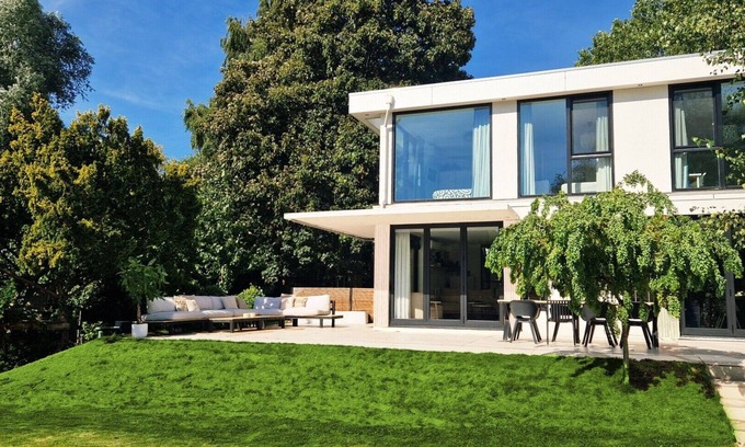 Leidschenveen-Ypenburg House | Elegant Luxury Villa with Large Garden, Near Beach & City