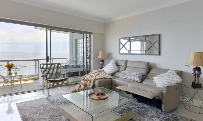 Bantry Bay Apartment | Elegant Mawethu Apartment | Breathtaking Sea Views