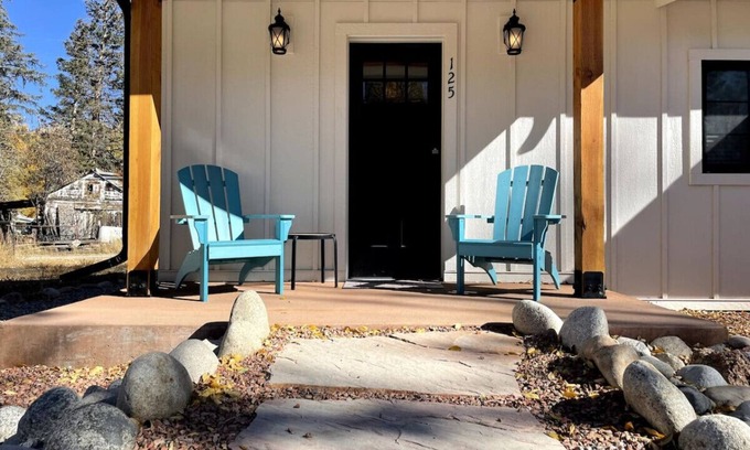 Buena Vista House | Elegant Mountain Farmhouse STR-114