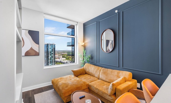 The Gulch Apartment | Elegant Nashville Stay WiFi In-Unit Laundry Free Covered Parking