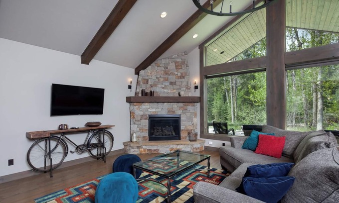 Whitefish Apartment | Elegant Nature Retreat | Designer Home + Kitchen, Spa, Trails & Lakefront Access