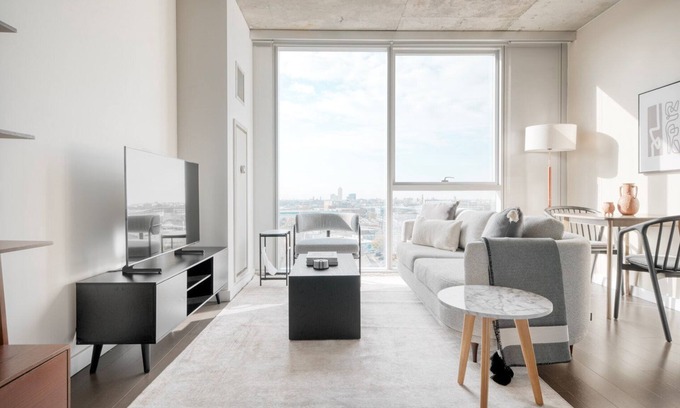 River North Apartment | Elegant Near North 1BR w/Doorman, W/D & Gym nr I-90, by Blueground