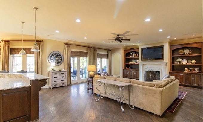 Amarillo House | Elegant Oasis on the Greenways with Two Masters; 5 Bedrooms, Hot Tub Pool