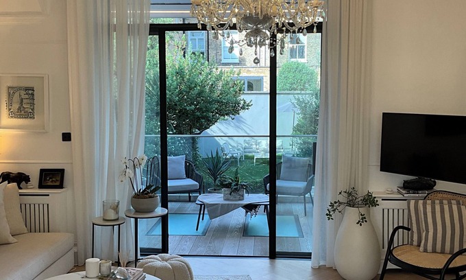 Munster House | Elegant Parsons Green Townhouse