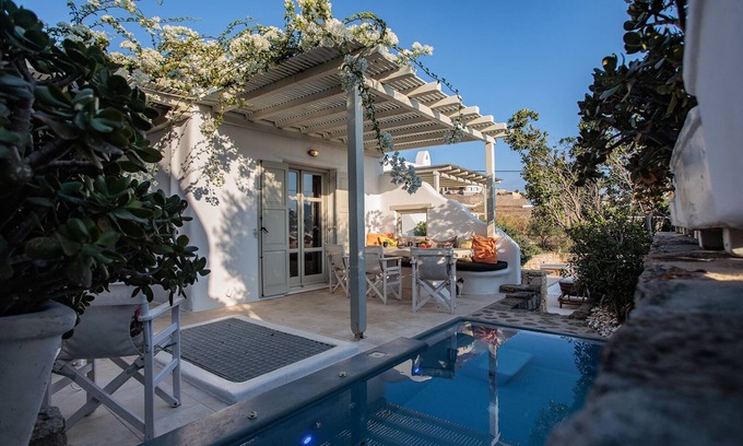 Ornos House | Elegant property at Mykonos close to the beach with private pool