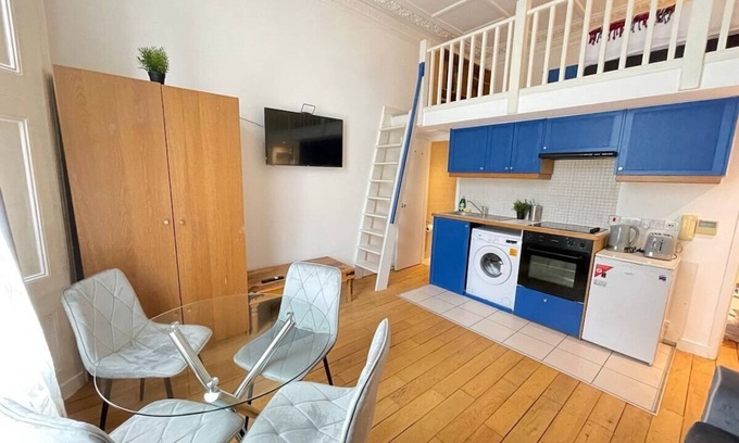 Colville Apartment | Elegant Quad Studio PortobelloRd N4