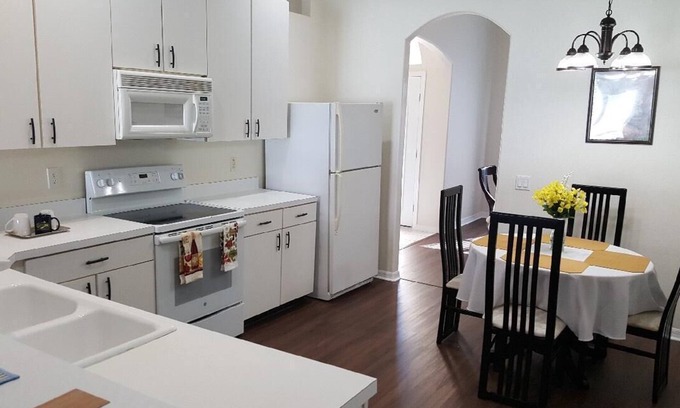 Stagecoach Village House | Elegant Single Family home near Tampa/Orlando,Bush Gardens, Adventure Island .