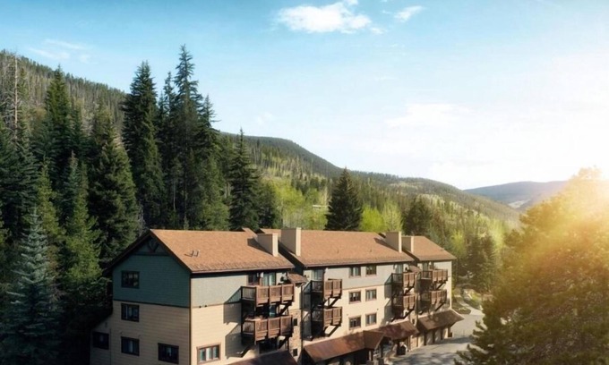 Vail Apartment | Elegant Streamside at Vail Studio with Outdoor Pool