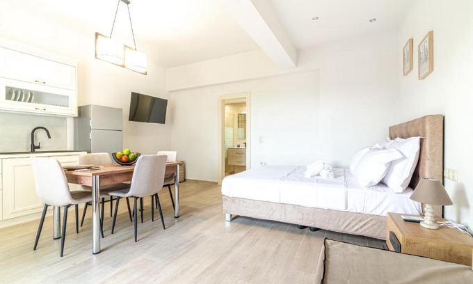 Agios Dimitrios Apartment | Elegant Suite 2 near the Beach