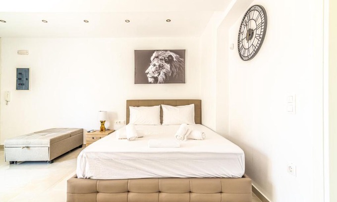 Agios Dimitrios Apartment | Elegant Suite 3 Near the Beach