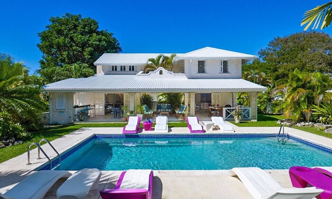 Gibbs Bay House | Elegant Two-Storey Property