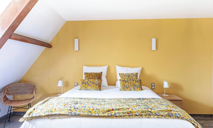 Medan Villa | Elegant villa on the banks of the Seine