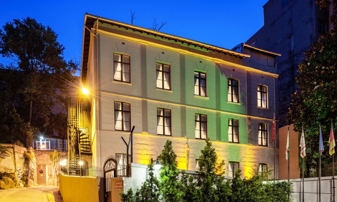 Cihangir Apartment | Element Garden