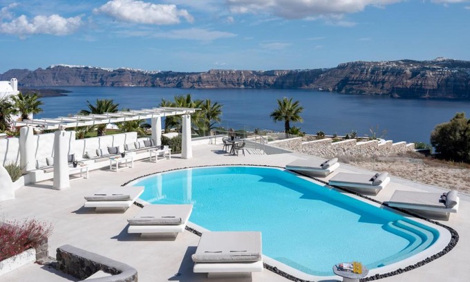 Akrotiri Hotel | Elements of Caldera Suites