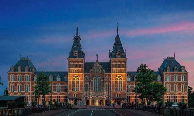 Museum Quarter Apartment | Elevate Your Stay with Refined Luxury Apartment Steps from Madame Tussaud’s