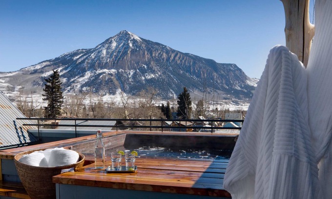 Crested Butte Hotel | Eleven Scarp Ridge Lodge