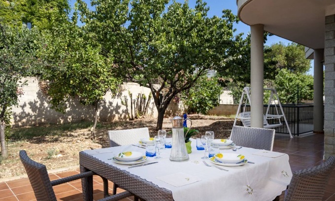 Municipio 5 Apartment | Elisa - Beach House with 3 Bedrooms and Private Garden
