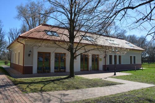 Gyula Apartment | Elixbeer Kastély Sörház és Vendégház