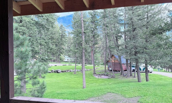 Columbia Falls Cabin | Elk Cabin at Glacier Hidden Cabins