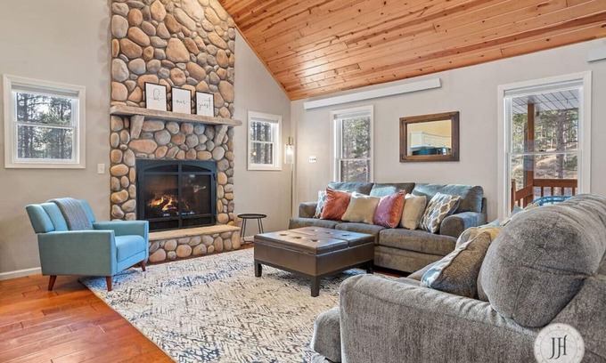 Custer Cabin | Elk Ridge-Fire Place-Custer