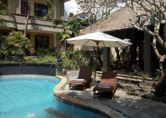 Mumbul House | Ellies Hotel