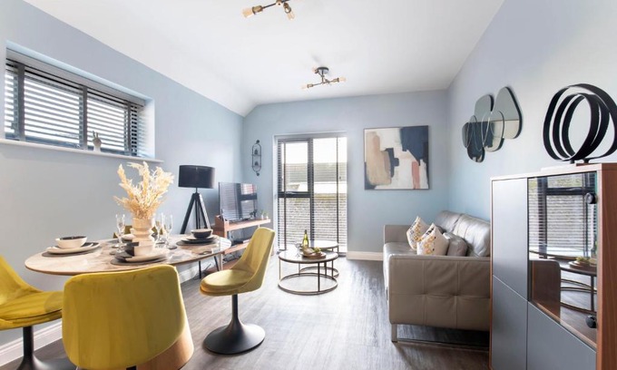 Gloucester Apartment | Elliot Oliver - Luxurious Two Bedroom Apartment in The Docks