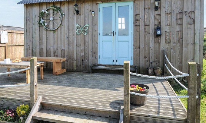 Saint Gennys Cottage | ELSIE'S HUT, romantic, with a garden in Wainhouse Corner