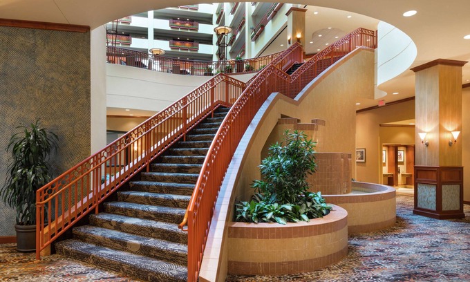 St. Charles Hotel | Embassy Suites by Hilton St. Louis St. Charles