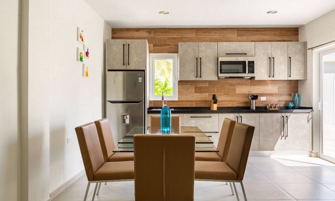 Esmeralda Apartment | Emerald 2BR APT -#E2 in Noord-Sleeps 4