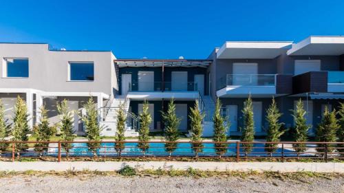 Paralia Ofryniou Apartment | Emerald Luxury Suites & Pool II