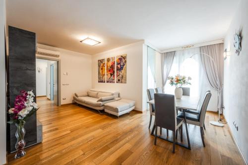 Old Town Apartment | Emilia Suite Street