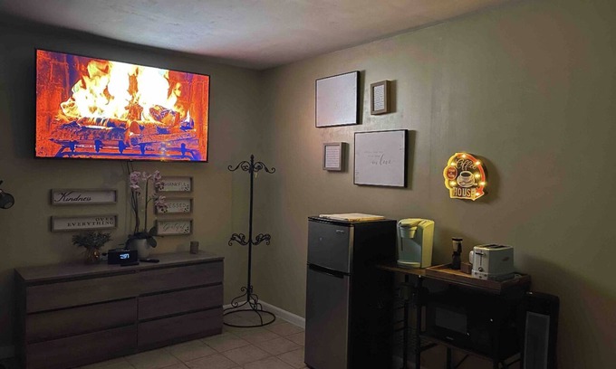 North Central Thousand Oaks Apartment | Emm's Garage Cave