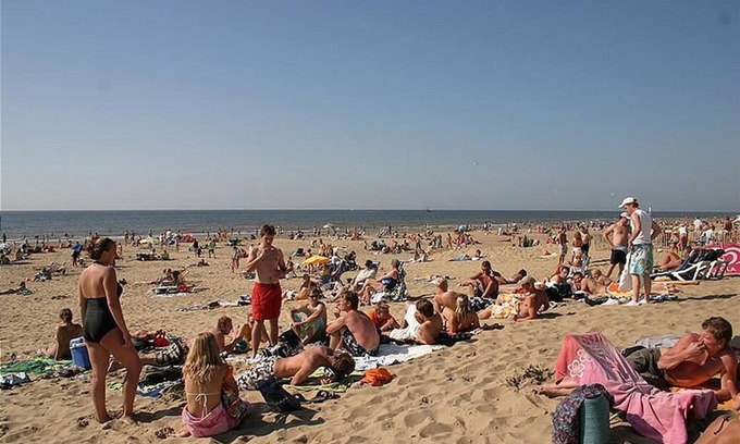 Municipality of Katwijk Apartment | Emmastraat 5 - One Bedroom Apartment, Sleeps 2
