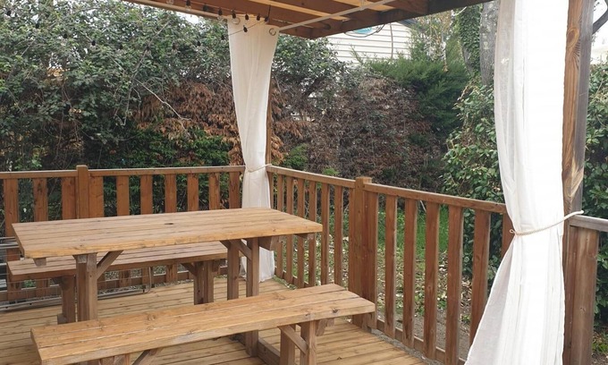 La Roque-d'Antheron House | en Plein Cœur des Alpilles, Mobil Home Dans Camping Familial