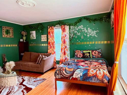 Hartford Apartment | Enchanting 3BR Near Downtown Hartford Cozy & Modern with Parking