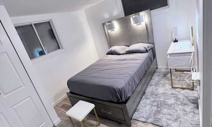 West Haven House | Enchanting 4-bedroom house in West Haven, few minutes from the beach!