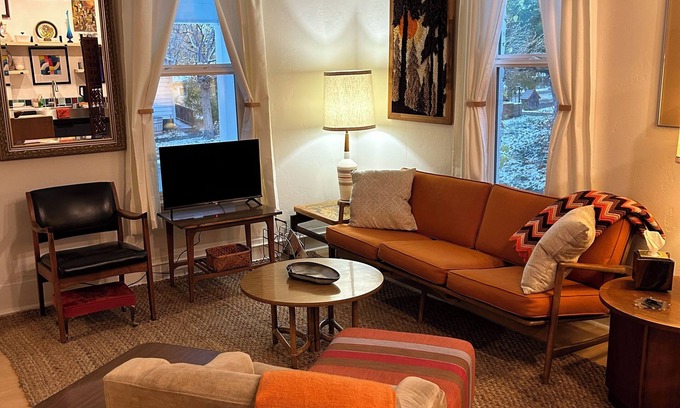 Pocatello House | Enchanting newly remodeled 1BD 1BR house in charming old town Pocatello.