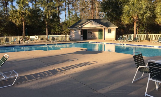 Pawleys Island Condo | End Unit! 5 min to Beach. Steps from Pool/Jacuzzi and Golf Close to Dining. WiFi