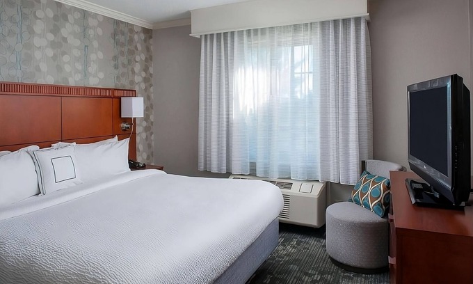 South Lowell Hotel | Enjoy a Hassle-Free Stay! Pet-Friendly, Close to Merrimack Repertory Theatre