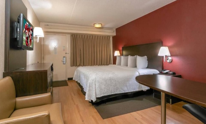 Statesville House | Enjoy a Hassle-Free and Suiting Stay! Pet-friendly Property, Free Parking!