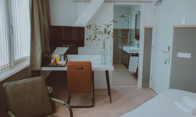 Voorthuizen Hotel | Enjoy a luxurious stay in a Comfort Hotel Room with air conditioning and stunning views of the Veluwe!