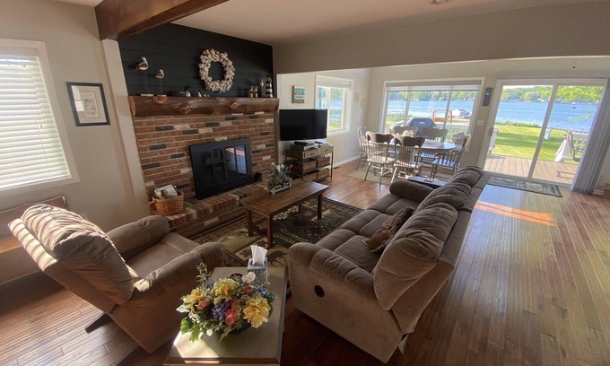 Hale Cottage | Enjoy A Restful Week Overlooking the Lake in Hale Michigan
