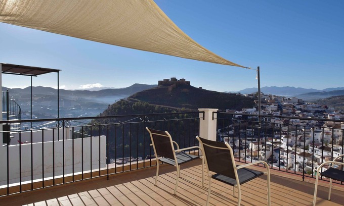 Alora Apartment | Enjoy amazing views from this 3 Bdr Top floor Apartment