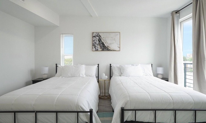 Northeast Bed & Breakfast | Enjoy City Skyline Views from private RoofDeck!