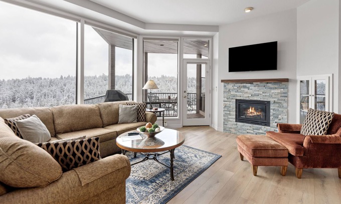 Century West Condo | Enjoy Deschutes River Views from Beautiful 2-Bedroom Mt. Bachelor Village Condo!